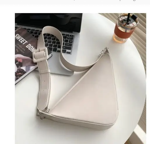 Дизайнерская роскошная сумка, однотонная треугольная женская сумка-Кроссбоди с регулируемыми лямками
Дизайнерская роскошная сумка, однотонная треугольная женская сумка-Кроссбоди с регулируемыми лямками