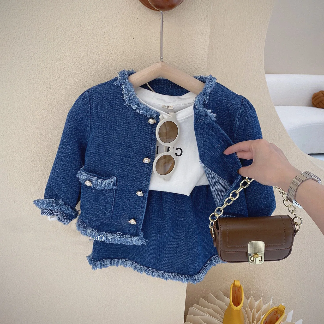 Toddler Girl fall round collar small coat + skirt suit children two-piece 3-8 years old children's clothing
Toddler Girl fall round collar small coat + skirt suit children two-piece 3-8 years old children's clothing
