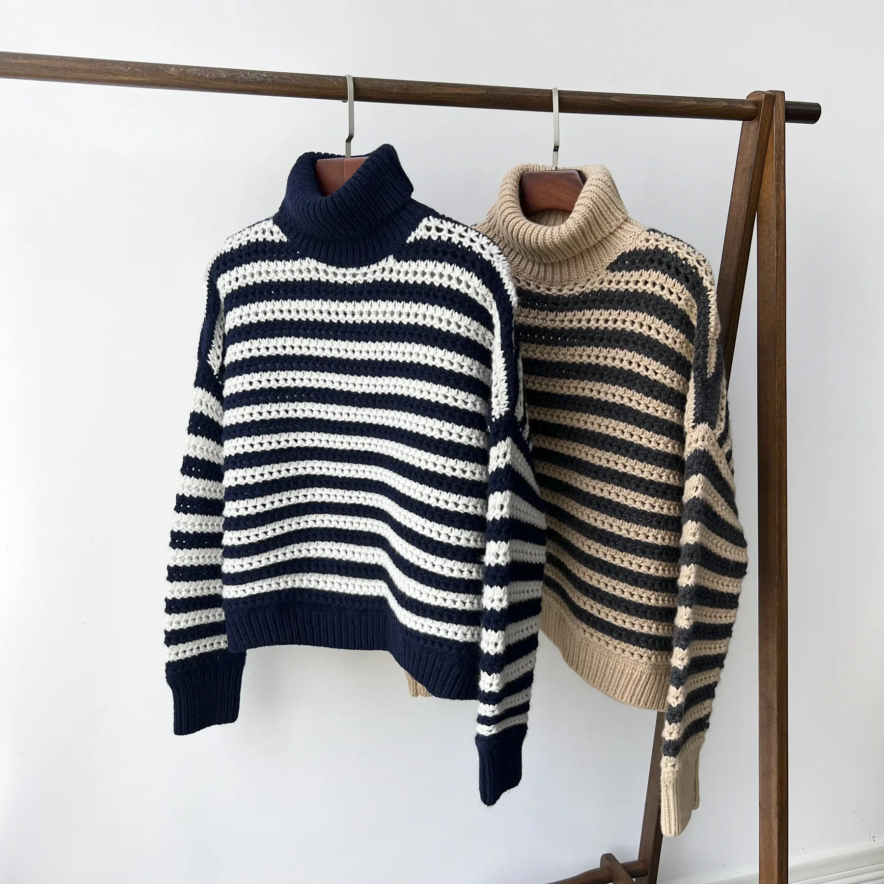 Женский полосатый шерстяной свитер, утолщенный свободный шерстяной свитер с высоким воротником, Осень-зима 2023 
Женский полосатый шерстяной свитер, утолщенный свободный шерстяной свитер с высоким воротником, Осень-зима 2023