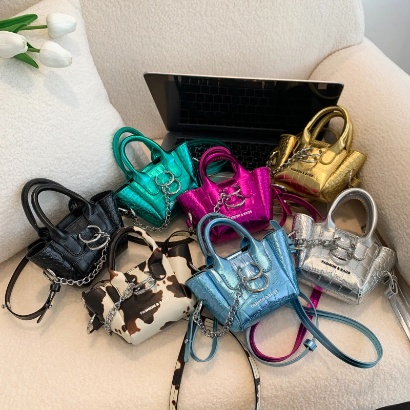 Fashion Women Sling Bag Gold Silver Mini Crossbody Bag 2023 Summer Trend Lipstick Pouch Coin Purse Brand Bolsas Bucket Handbag
Fashion Women Sling Bag Gold Silver Mini Crossbody Bag 2023 Summer Trend Lipstick Pouch Coin Purse Brand Bolsas Bucket Handbag