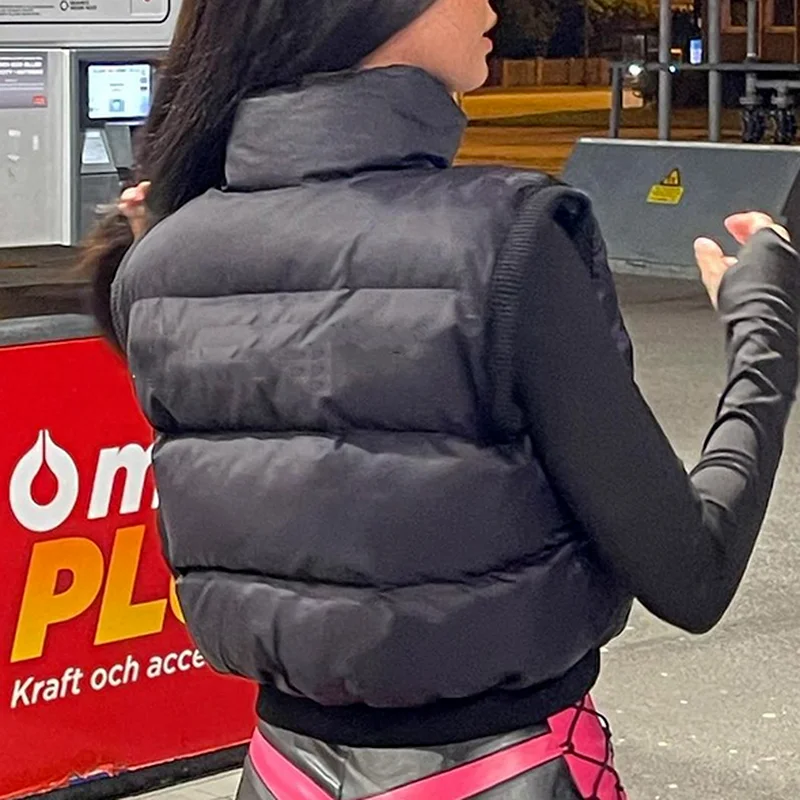 Женский пуховик с воротником-стойкой, на молнии 
Женский пуховик с воротником-стойкой, на молнии