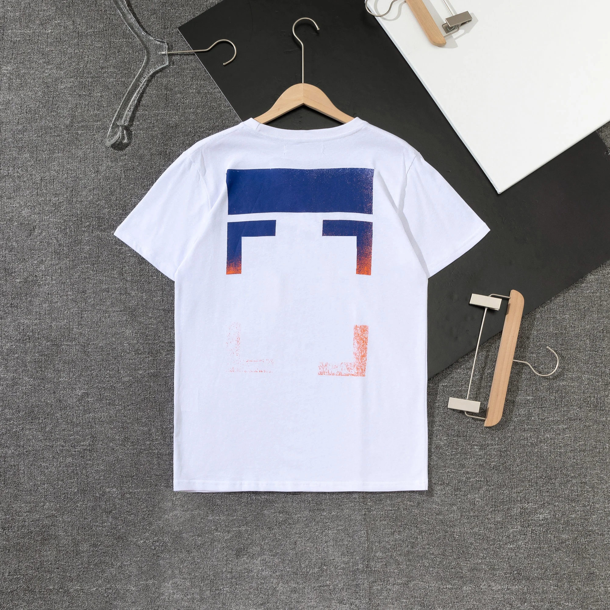 Off Designer Cotton Short Sleeves Oil Painting T Mens Top T-shirt Casual Tee Tops X Printing Shirt of Black White
Off Designer Cotton Short Sleeves Oil Painting T Mens Top T-shirt Casual Tee Tops X Printing Shirt of Black White