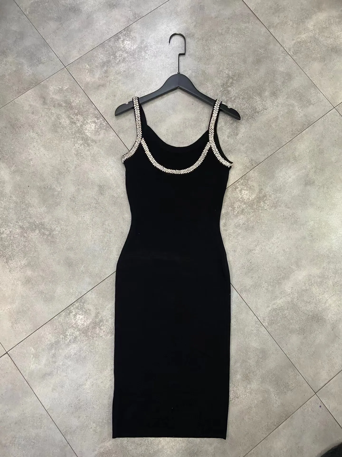 2023 Summer New Round Neck Rhinestone Knitted Dress with a Slender Waist, Simple Style, Versatile Strap Dress for Women
2023 Summer New Round Neck Rhinestone Knitted Dress with a Slender Waist, Simple Style, Versatile Strap Dress for Women