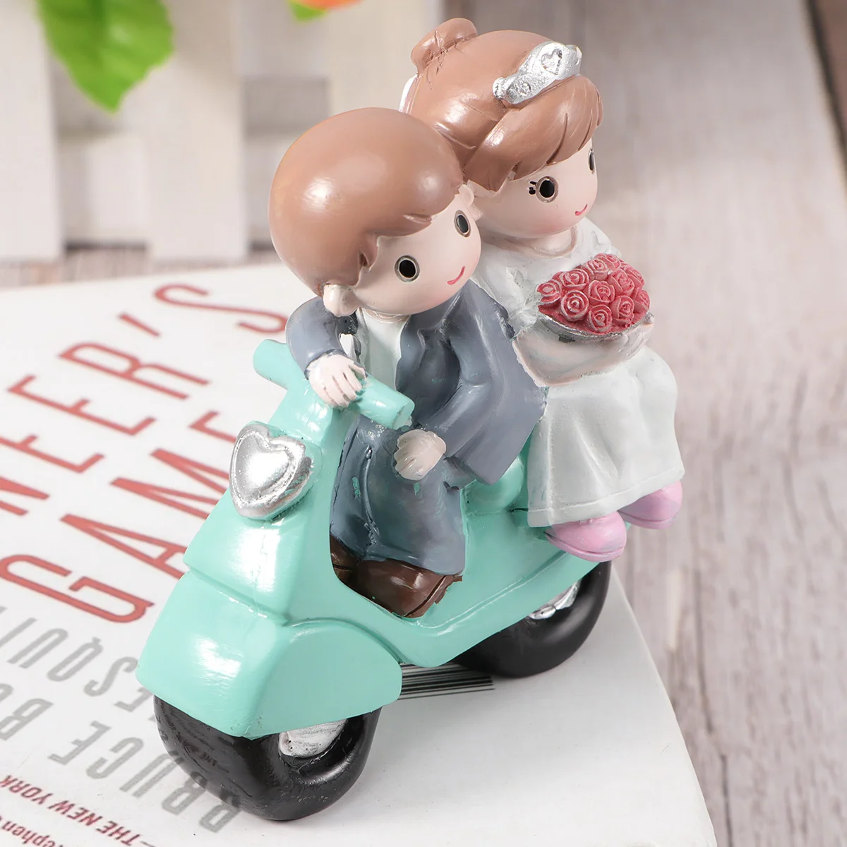1pc Resin Figurine Romantic Figurine Decor Resin Couple Cake Topper for Party Wedding
1pc Resin Figurine Romantic Figurine Decor Resin Couple Cake Topper for Party Wedding