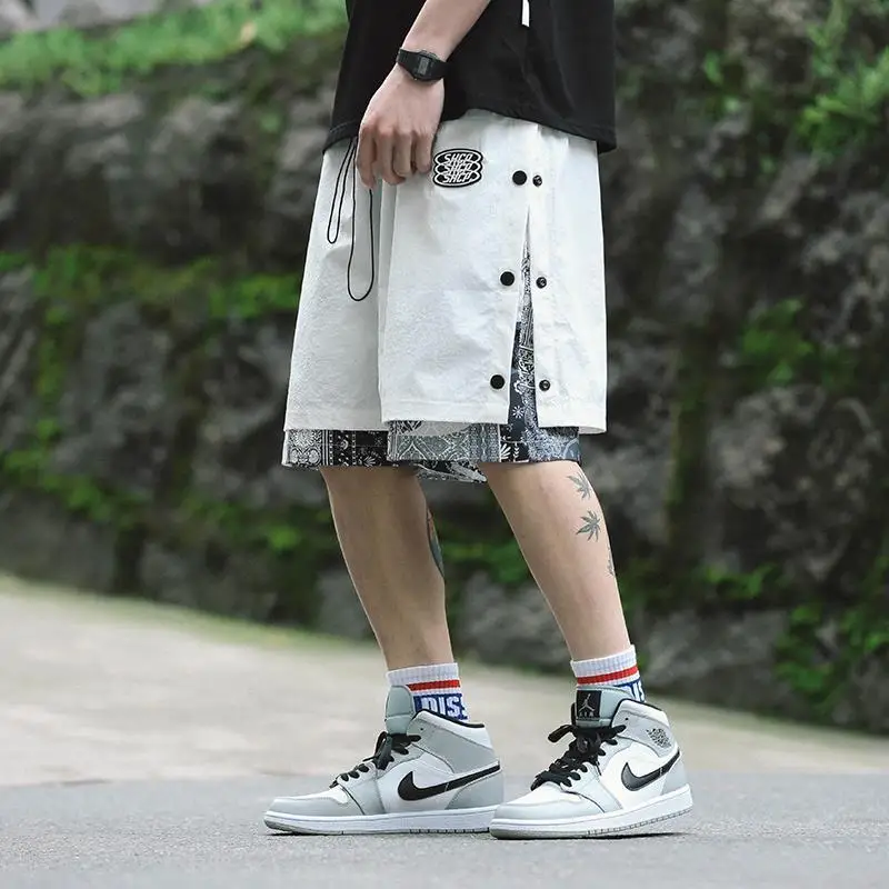 Shorts Men's Fashion Retro Cashew Flower Fake Two-piece Sports Pants Street Loose Casual Five Point Breasted Pants
Shorts Men's Fashion Retro Cashew Flower Fake Two-piece Sports Pants Street Loose Casual Five Point Breasted Pants