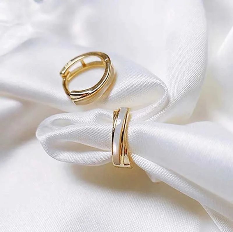 Trendy Gold Color Cross Fritillaria Shell Hoop Earrings for Women High Quality Korean Fashion Jewelry S925 Silver Needle Gift
Trendy Gold Color Cross Fritillaria Shell Hoop Earrings for Women High Quality Korean Fashion Jewelry S925 Silver Needle Gift