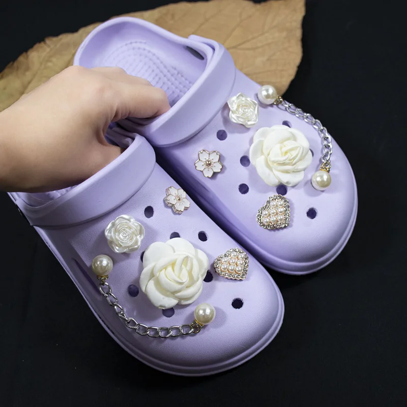 Luxury Quality Shoes Charms for Croc Elegant Flower DIY Croc Accessories Fashion Pearl Chain Clogs Shoe Decorations Whole Set
Luxury Quality Shoes Charms for Croc Elegant Flower DIY Croc Accessories Fashion Pearl Chain Clogs Shoe Decorations Whole Set