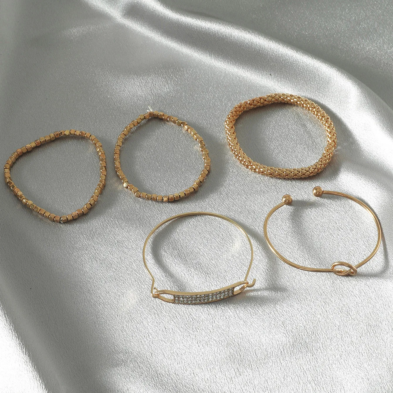 5-piece Set Vintage Chain Bracelet Multi-layer Geometric Hollow Bracelets For Women Gold Color Bracelets & Bangles Set O1422
5-piece Set Vintage Chain Bracelet Multi-layer Geometric Hollow Bracelets For Women Gold Color Bracelets & Bangles Set O1422