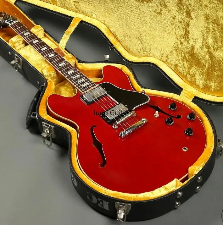 Prototype #1 Eric Clapton Crossroads Aged Cherry Relic 335 Electric Guitar One Piece Neck, ABR-1 Bridge, Woman Tone Signature
Prototype #1 Eric Clapton Crossroads Aged Cherry Relic 335 Electric Guitar One Piece Neck, ABR-1 Bridge, Woman Tone Signature