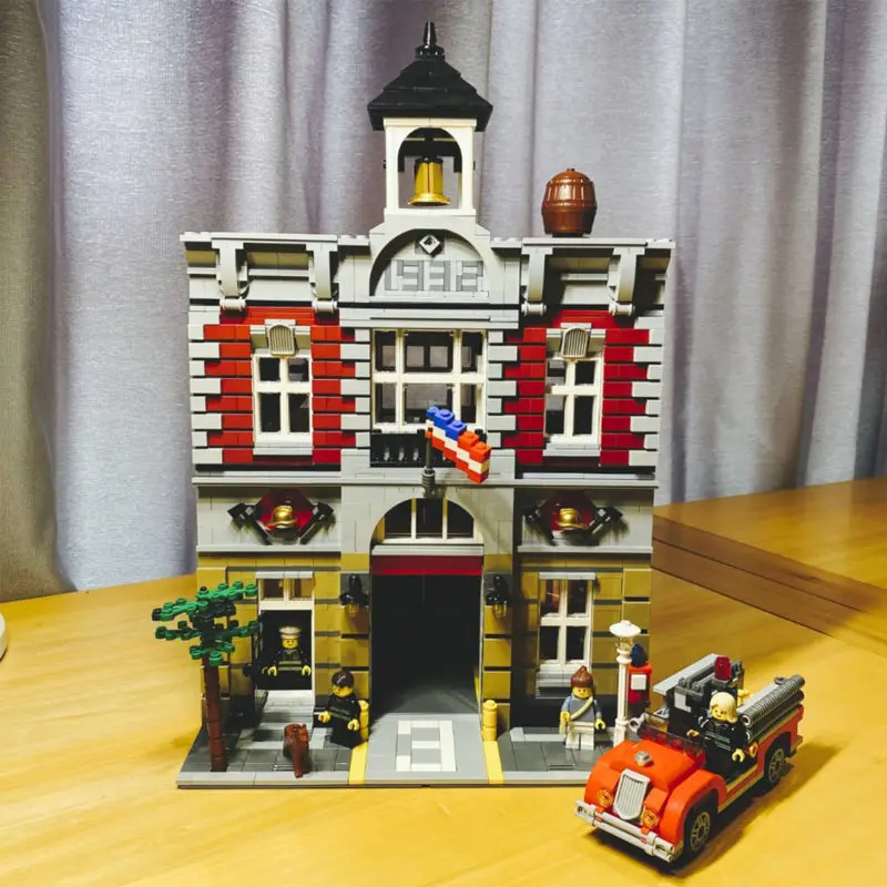 IN Stock 84004 Fire Brigade Education Tool is Compatible With 10297 Boutique Hotel 15004 10197 Model Blocks Christmas Toys
IN Stock 84004 Fire Brigade Education Tool is Compatible With 10297 Boutique Hotel 15004 10197 Model Blocks Christmas Toys