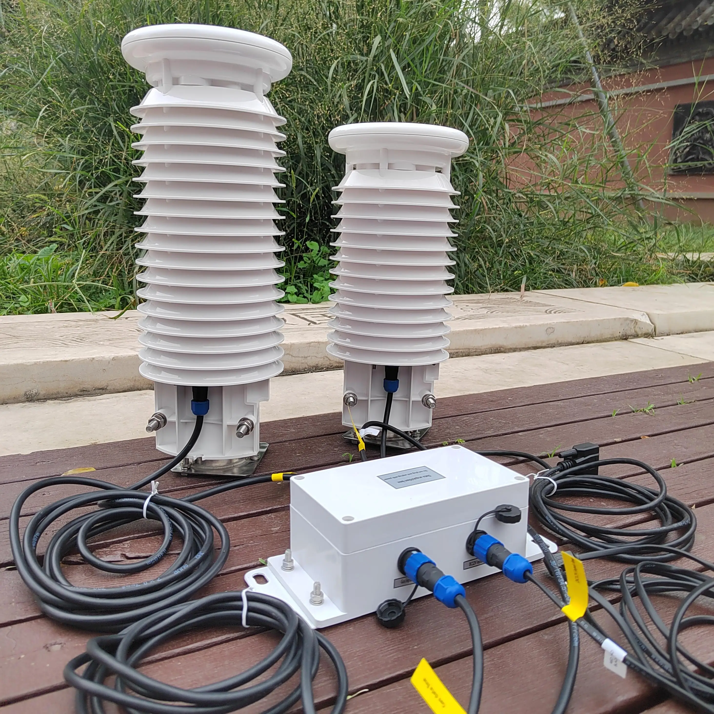 RS485 Alphasense PM2.5 PM10 CO SO2 NO2 O3 Temperature Humidity All In One Integrated Air Quality Compact Weather Sensor Station
RS485 Alphasense PM2.5 PM10 CO SO2 NO2 O3 Temperature Humidity All In One Integrated Air Quality Compact Weather Sensor Station