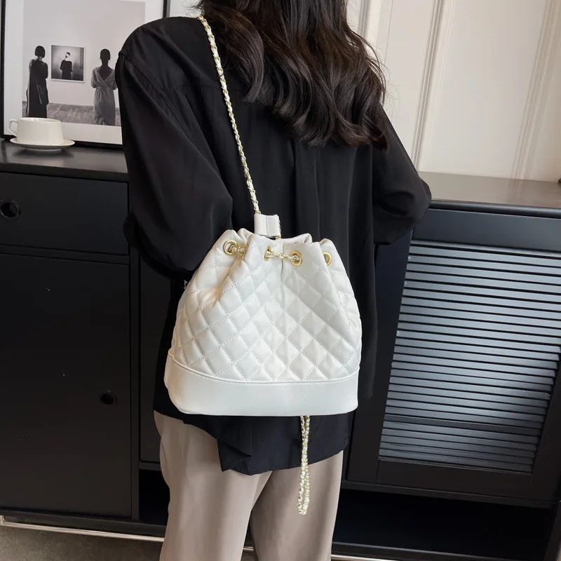 Lingge Chain Backpack Wandering Bag Women's One Shoulder Small and Popular Women's Backpack Fashion Versatile Handbag
Lingge Chain Backpack Wandering Bag Women's One Shoulder Small and Popular Women's Backpack Fashion Versatile Handbag