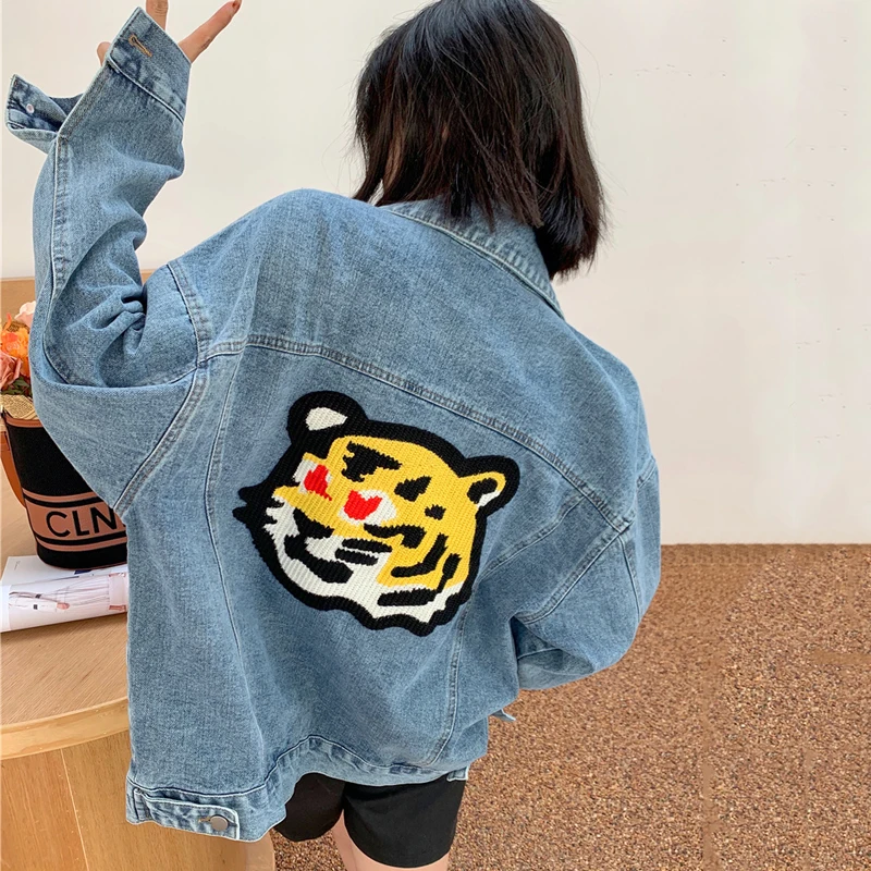 New Autumn Denim Jacket Men's Women's Streetwear Hip Hop Vintage Harajuku Stand Collar Heart Label Embroidery Washed Denim Coats
New Autumn Denim Jacket Men's Women's Streetwear Hip Hop Vintage Harajuku Stand Collar Heart Label Embroidery Washed Denim Coats