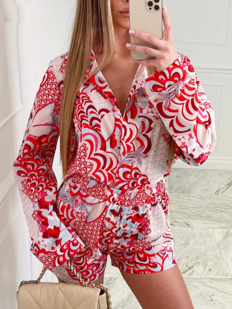 Women's Fashion Leisure Suit Beach Sunscreen Suit Long Sleeved Shirt Shorts Headscarf Three Piece Set Female Set
Women's Fashion Leisure Suit Beach Sunscreen Suit Long Sleeved Shirt Shorts Headscarf Three Piece Set Female Set
