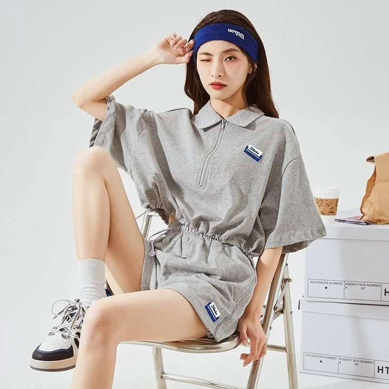 Летний женский спортивный костюм поло с воротником, однотонный укороченный топ, шорты, комплект, повседневная одежда с коротким рукавом, женские тонкие футболки, одежда
Летний женский спортивный костюм поло с воротником, однотонный укороченный топ, шорты, комплект, повседневная одежда с коротким рукавом, женские тонкие футболки, одежда