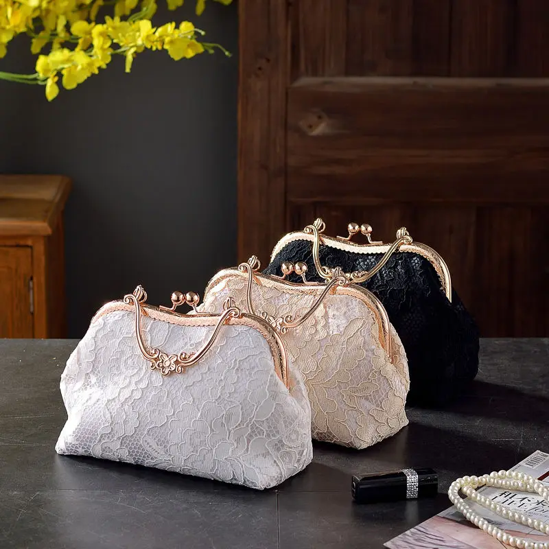 New Retro Brocade Texture Embroidery Hanfu Bag Bamboo Handbag Cheongsam Bag Low-key Dinner Bag Day Clutches Bag
New Retro Brocade Texture Embroidery Hanfu Bag Bamboo Handbag Cheongsam Bag Low-key Dinner Bag Day Clutches Bag