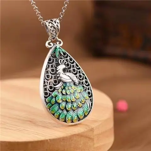 China-Chic enamel color Cloisonné autumn and winter sweater pendant lady phoenix wearing peony can be hung on both sides
China-Chic enamel color Cloisonné autumn and winter sweater pendant lady phoenix wearing peony can be hung on both sides
