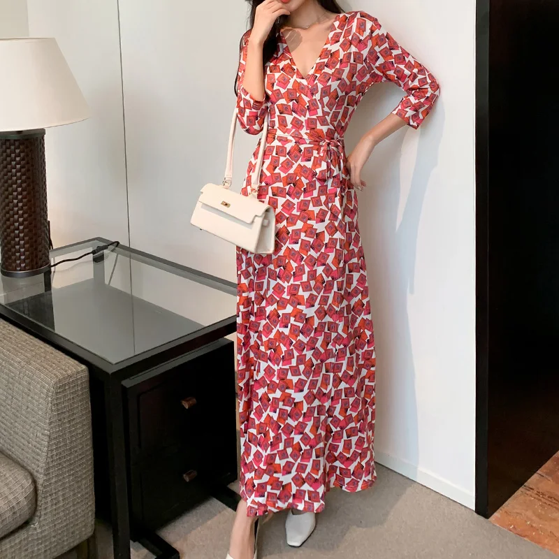 Women Red Print Long Dress Summer Elegant Sexy Deep V-Neck High Split Dresses with Belted Female Boho Long Sleeve Party vestido
Women Red Print Long Dress Summer Elegant Sexy Deep V-Neck High Split Dresses with Belted Female Boho Long Sleeve Party vestido