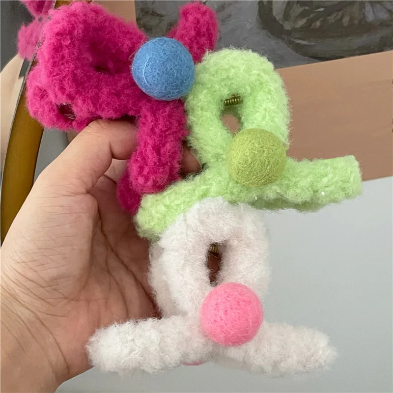 Cream Colored Cute Plush Medium Hair Clip Fashion Contrast Colored Fur Ball Hair Clip for Women Girls Child Hair Accessories
Cream Colored Cute Plush Medium Hair Clip Fashion Contrast Colored Fur Ball Hair Clip for Women Girls Child Hair Accessories