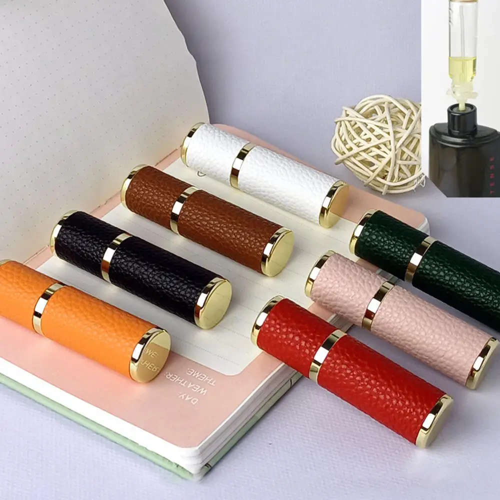 5ml Leather Refillable Perfume Atomizer For Travel Atomizer Spray Bottle With Ultral Fine Mist Luxury Gift Fragrance Container
5ml Leather Refillable Perfume Atomizer For Travel Atomizer Spray Bottle With Ultral Fine Mist Luxury Gift Fragrance Container