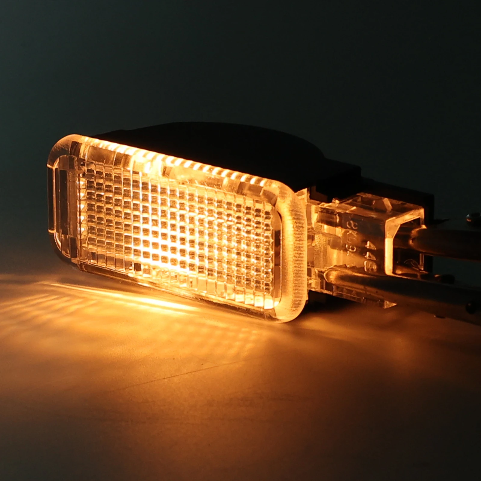 Подсветка багажника на панели раздвижной двери для VW T5 T6 Transporter Multivan 2003-2014 Audi A1 A2 A3 S3 A4 S4 A5 S5 8KD 947 415C
Подсветка багажника на панели раздвижной двери для VW T5 T6 Transporter Multivan 2003-2014 Audi A1 A2 A3 S3 A4 S4 A5 S5 8KD 947 415C