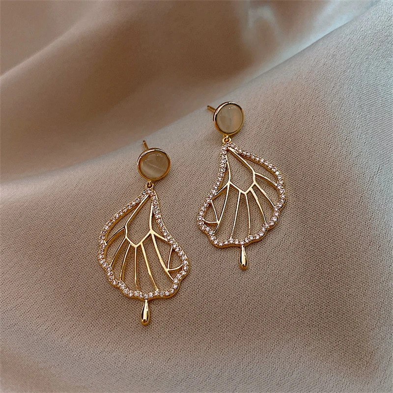 New Trendy High-end Literary Abstract Lotus Leaf Earring Ear Studs Fashion 925 Silver Needle Drop Dangle Earrings Female Jewelry
New Trendy High-end Literary Abstract Lotus Leaf Earring Ear Studs Fashion 925 Silver Needle Drop Dangle Earrings Female Jewelry