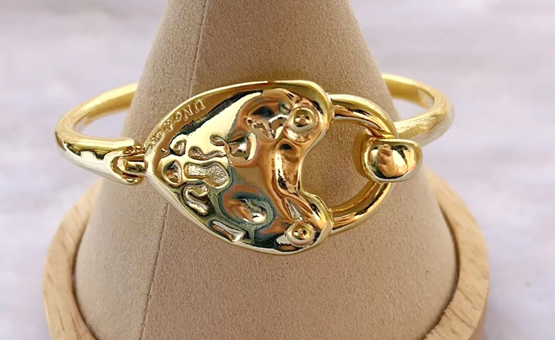 YS 2023 New UNOde50 Fashion Silver Plated 925 Exquisite High Quality Women's Bracelet Romantic Holiday Gift
YS 2023 New UNOde50 Fashion Silver Plated 925 Exquisite High Quality Women's Bracelet Romantic Holiday Gift