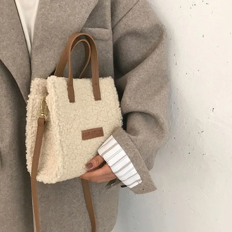 2022 Women Winter Shoulder Bag Lamb Wool Warm Soft Autumn Ins Square Cross-body Portable Casual Beige Khaki Girls Preppy Style
2022 Women Winter Shoulder Bag Lamb Wool Warm Soft Autumn Ins Square Cross-body Portable Casual Beige Khaki Girls Preppy Style