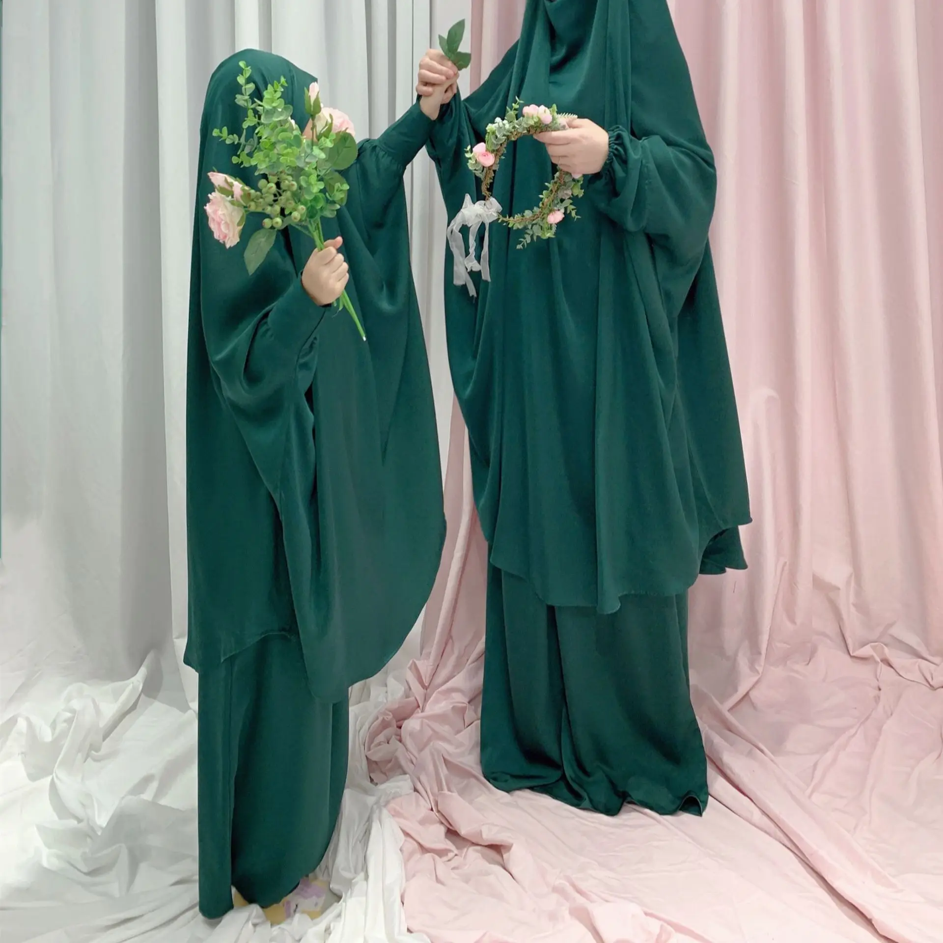 Ramadan Eid Mubarak Prayer Garment Women Kids Turkey Tops With Khimar Skirt 2pcs Islamic Clothes Suits Family Match Abaya Dress
Ramadan Eid Mubarak Prayer Garment Women Kids Turkey Tops With Khimar Skirt 2pcs Islamic Clothes Suits Family Match Abaya Dress