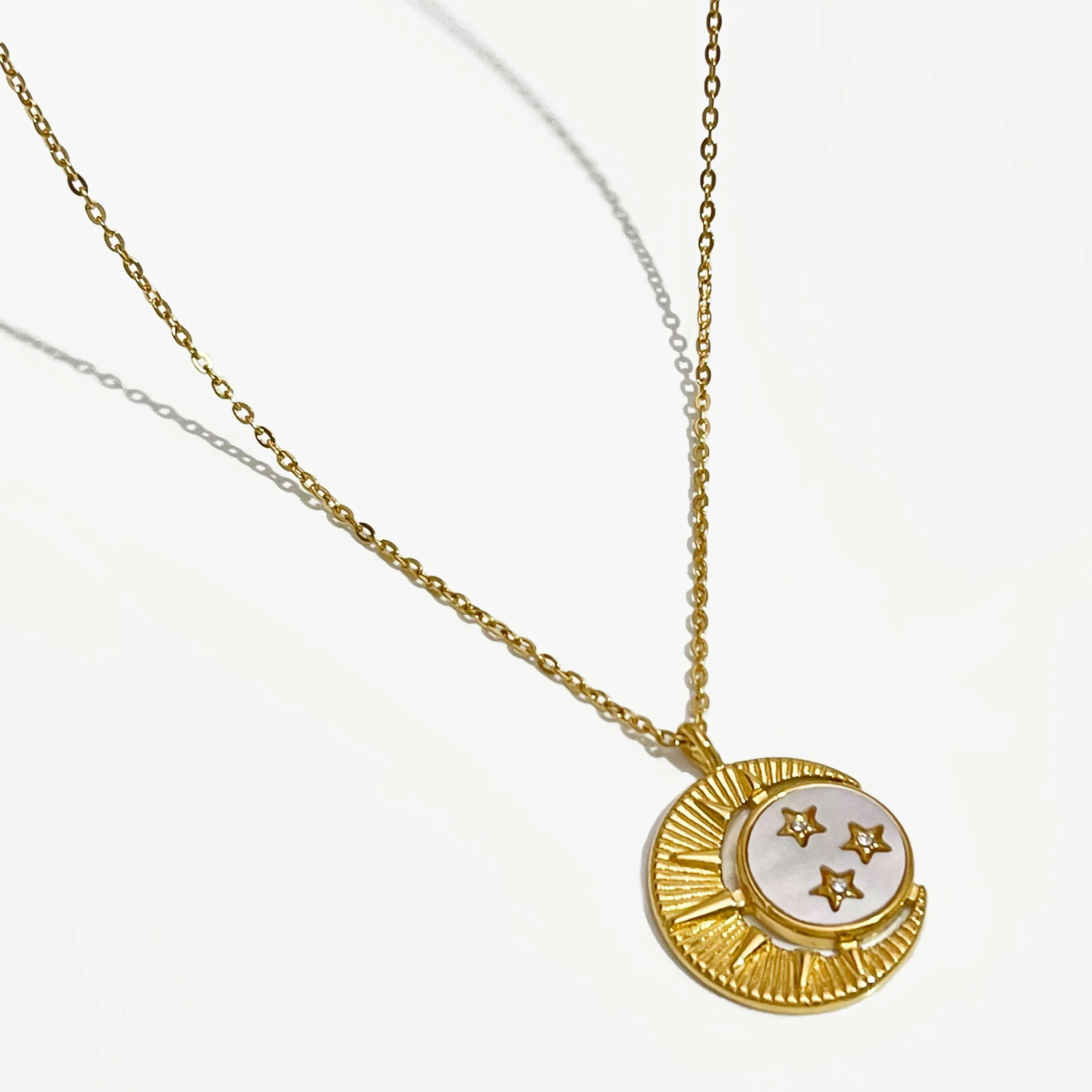 Peri'sbox Designer Jewelry Stainless Steel 18K Gold Plated Star Moon Coin Pendant Necklace Women Dainty Monther of Pearl Jewelry
Peri'sbox Designer Jewelry Stainless Steel 18K Gold Plated Star Moon Coin Pendant Necklace Women Dainty Monther of Pearl Jewelry