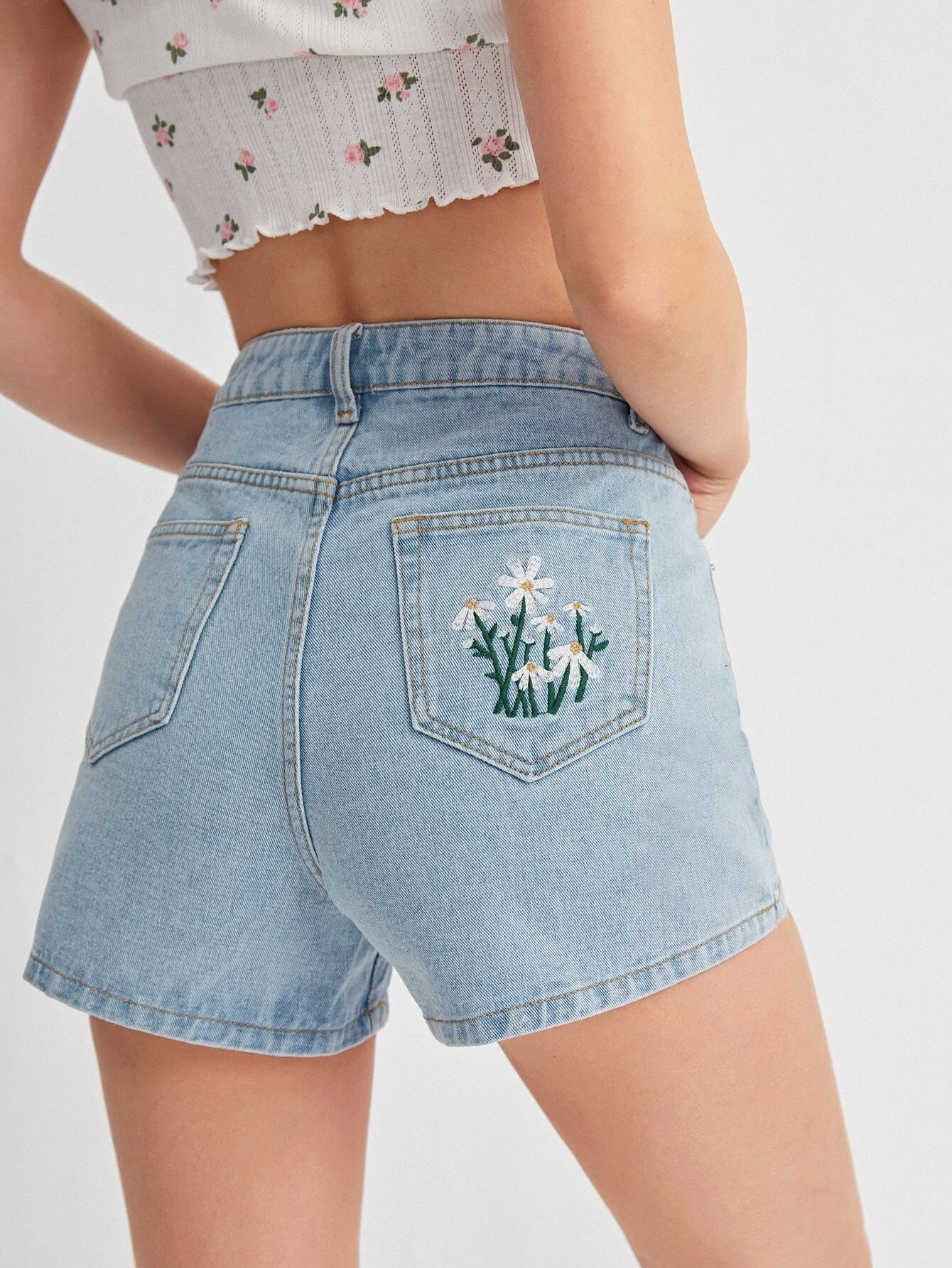 Floral Embroidered Light Wash Denim Shorts
Floral Embroidered Light Wash Denim Shorts