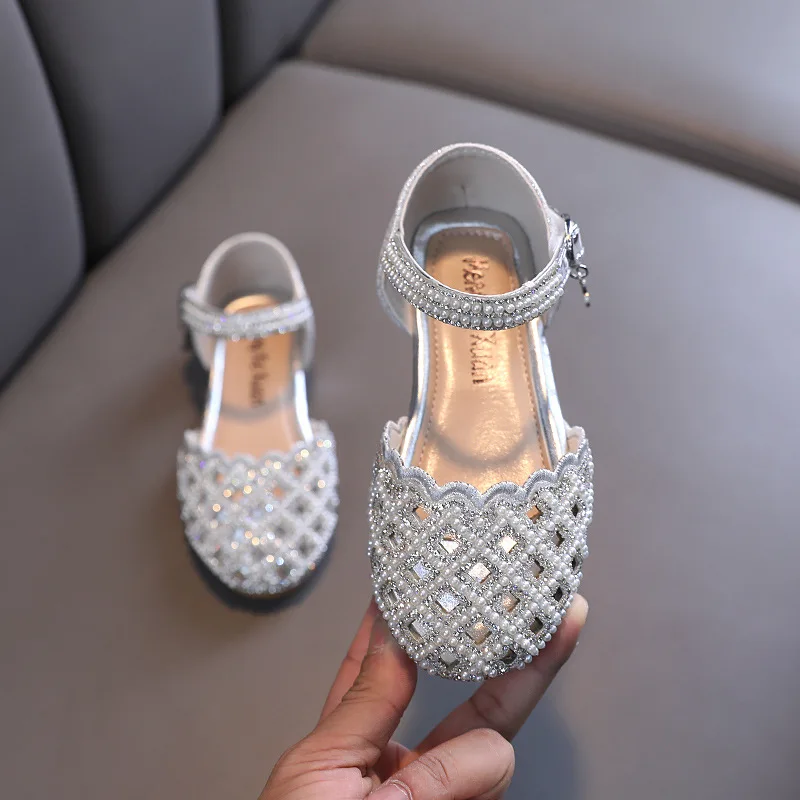 Summer Girls Sandals New Kids Flats Sandal Girls Princess Rhinestone Flat Sandals Party Sandal Children Hollow Out Beach Shoes 
Summer Girls Sandals New Kids Flats Sandal Girls Princess Rhinestone Flat Sandals Party Sandal Children Hollow Out Beach Shoes