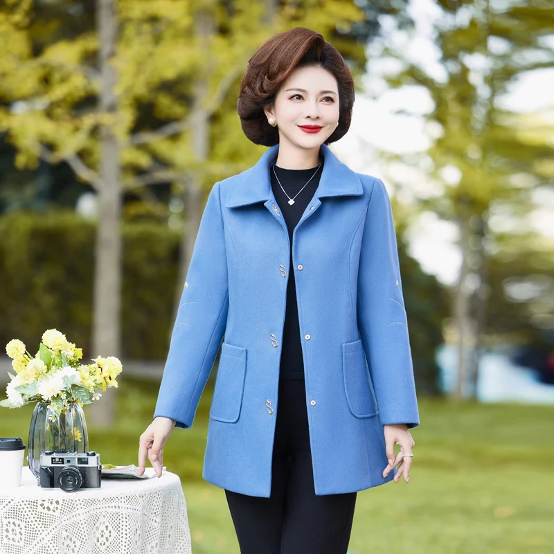 Женское шерстяное пальто с вышивкой, элегантная верхняя одежда средней длины, пальто, одежда для мам среднего возраста, осень и зима, новинка
Женское шерстяное пальто с вышивкой, элегантная верхняя одежда средней длины, пальто, одежда для мам среднего возраста, осень и зима, новинка