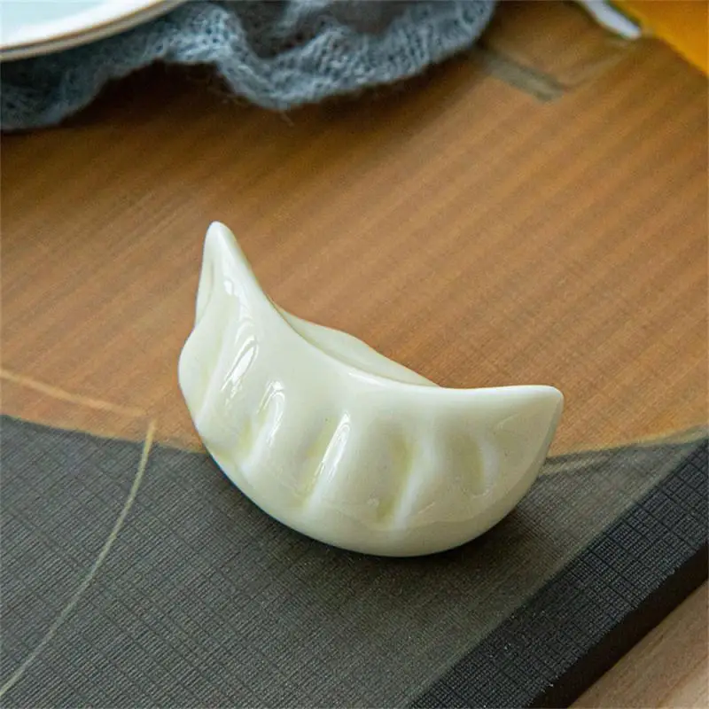 Household Lovely Ceramic Chopsticks Rack Ceramic Chopstick Rest Tableware Spoon Rack Cute Chopsticks Holder Hotel Sets Dumplings
Household Lovely Ceramic Chopsticks Rack Ceramic Chopstick Rest Tableware Spoon Rack Cute Chopsticks Holder Hotel Sets Dumplings