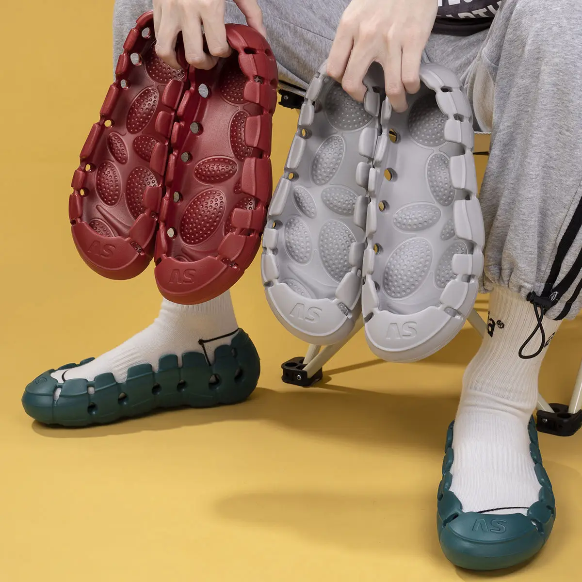 Модные тапочки в том же стиле, Мужская одежда, лето 2022, новый дизайн, классные тапочки, женские тапочки без ощущения, Необычные тапочки унисе... 
Модные тапочки в том же стиле, Мужская одежда, лето 2022, новый дизайн, классные тапочки, женские тапочки без ощущения, Необычные тапочки унисе...