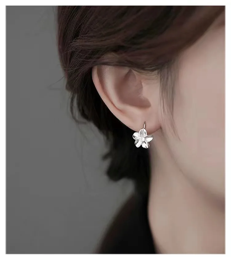 Trendy Women S999 Sterling Silver Floral Shape Shiny Full Zircon Stud Earrings for Female Punk Birthday Party Jewelry Gift
Trendy Women S999 Sterling Silver Floral Shape Shiny Full Zircon Stud Earrings for Female Punk Birthday Party Jewelry Gift