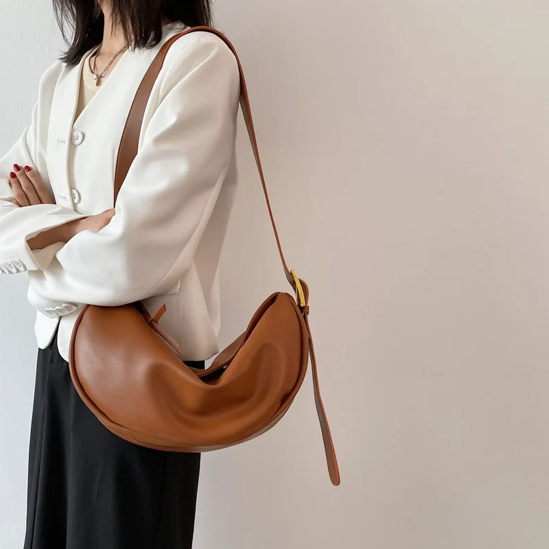 Luxury Handbags Solid Soft Shoulder Bags Female Casual Travel Hobos Bag Crossbody Bags for Women Large Capacity Vintage Sac New 
Luxury Handbags Solid Soft Shoulder Bags Female Casual Travel Hobos Bag Crossbody Bags for Women Large Capacity Vintage Sac New
