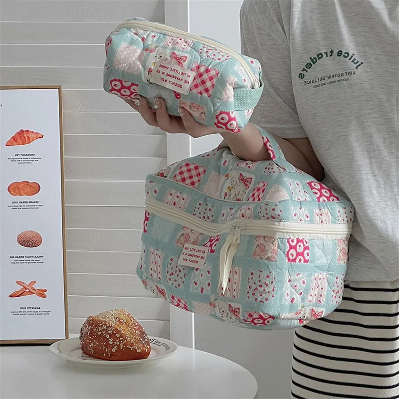 Outdoor Girl Cosmetic Bag Makeup Bag Storage Bag with Zipper Female Travel Clutch Bags Ins Fashion Woman Make Up Pouch Case
Outdoor Girl Cosmetic Bag Makeup Bag Storage Bag with Zipper Female Travel Clutch Bags Ins Fashion Woman Make Up Pouch Case