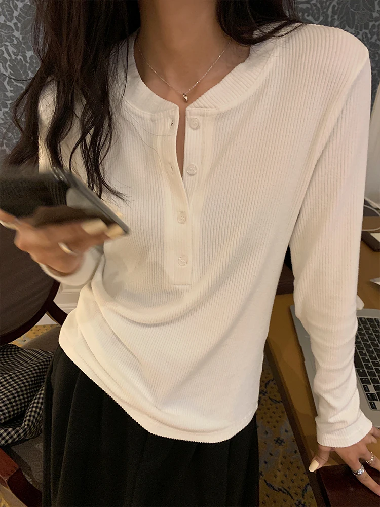 Autumn and winter long-sleeved T-shirt women's mid-length casual loose loose inner base shirt shirt round neck 
Autumn and winter long-sleeved T-shirt women's mid-length casual loose loose inner base shirt shirt round neck