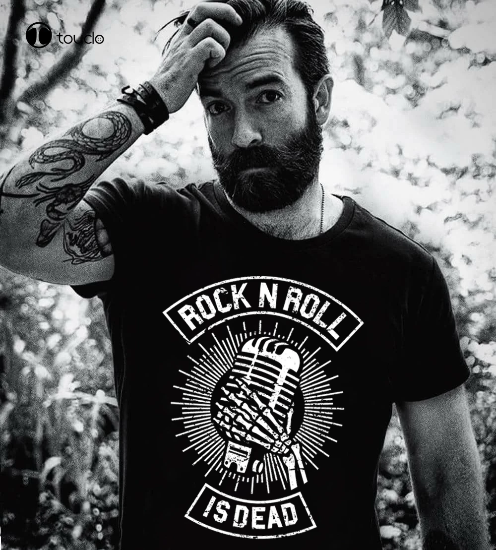 Футболка с надписью «Rock And Roll Is Dead»
Футболка с надписью «Rock And Roll Is Dead»