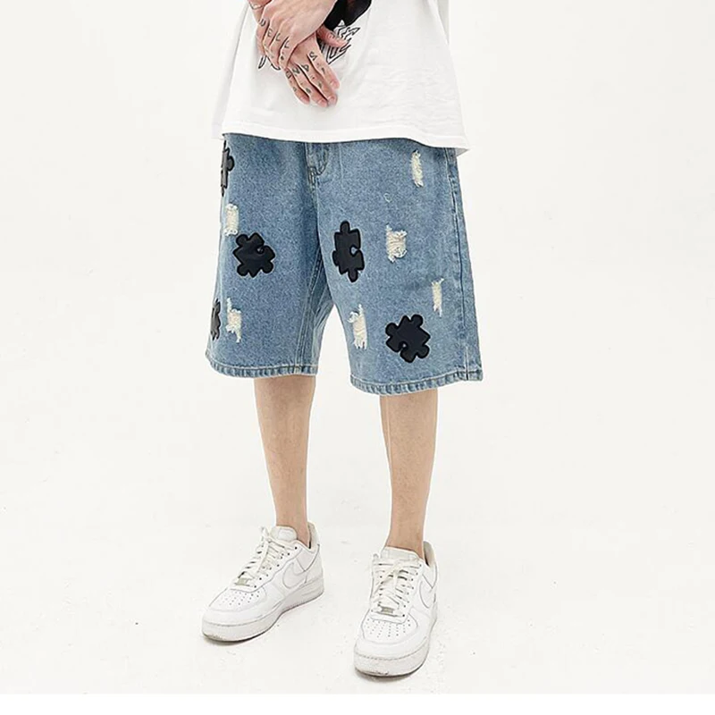 Leather Embroidery Hole Ripped Retro Spring Summer Mens Shorts Jeans Straight Hip Hop Loose Vibe Style Denim Knee Lenght Pants
Leather Embroidery Hole Ripped Retro Spring Summer Mens Shorts Jeans Straight Hip Hop Loose Vibe Style Denim Knee Lenght Pants