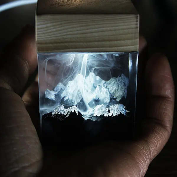 Подсветка «Снежная гора» для дыма, маленький акриловый Настольный светильник ручной работы из смолы, ночник для подарка
Подсветка «Снежная гора» для дыма, маленький акриловый Настольный светильник ручной работы из смолы, ночник для подарка
