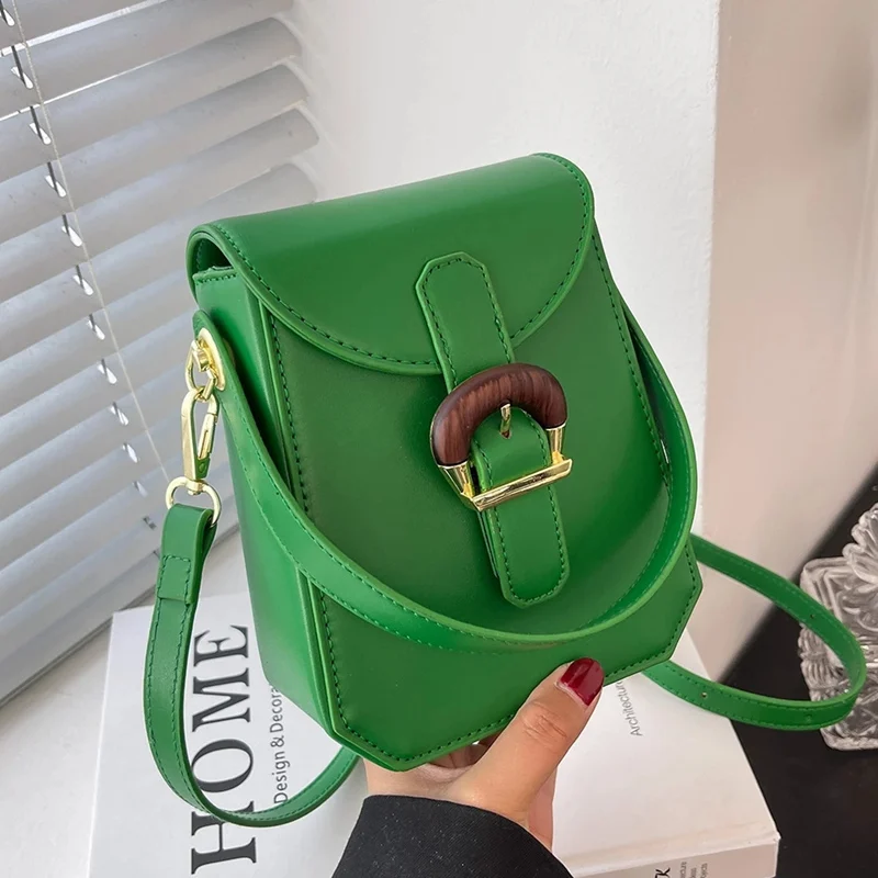 Women's Mini Shoulder Crossbody Messenger Bags for Women 2022 Vintage Phone Bag PU Leather Cute Candy Color Lock Lady Purses Han
Women's Mini Shoulder Crossbody Messenger Bags for Women 2022 Vintage Phone Bag PU Leather Cute Candy Color Lock Lady Purses Han