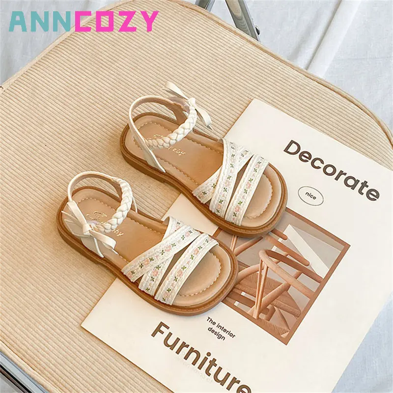 Girl's Sandals 2023 Summer Fashion New Versatile Flower Braided Cross-band Trendy Square Toe Flat Little Children Casual Shoes
Girl's Sandals 2023 Summer Fashion New Versatile Flower Braided Cross-band Trendy Square Toe Flat Little Children Casual Shoes