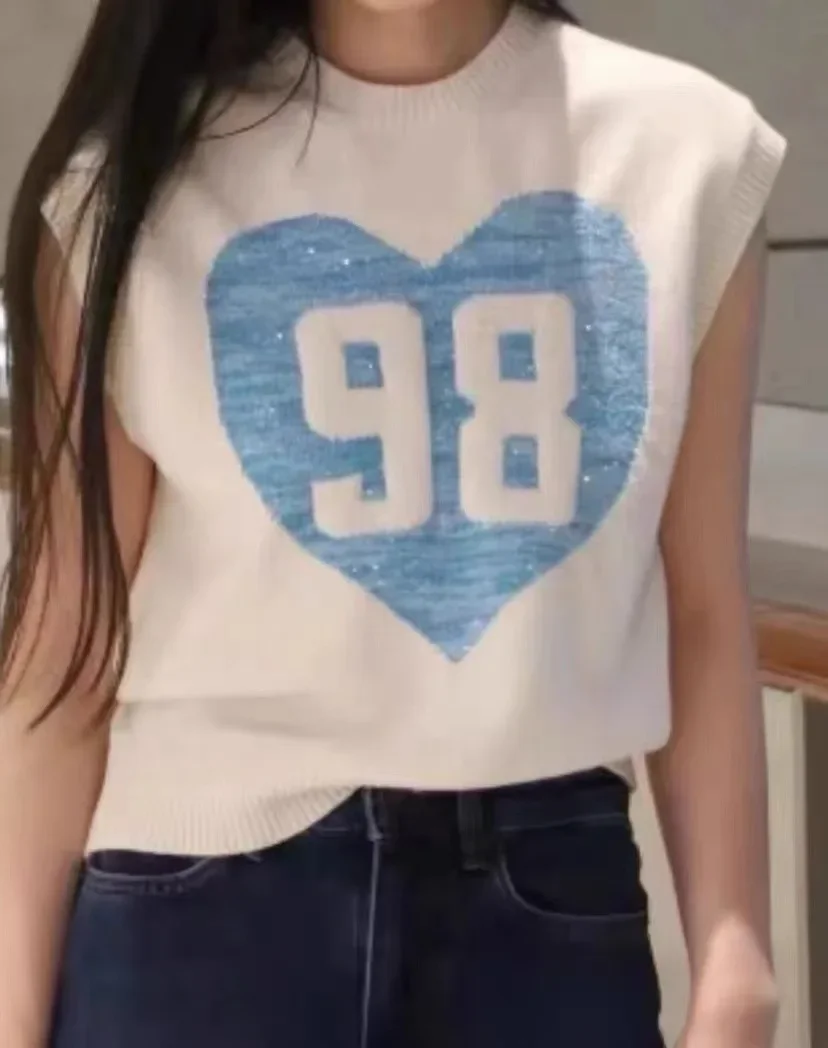 New Women 2023 Retro Letter Jacquard Round Neck Sleeveless Knitted Vest Top 
New Women 2023 Retro Letter Jacquard Round Neck Sleeveless Knitted Vest Top