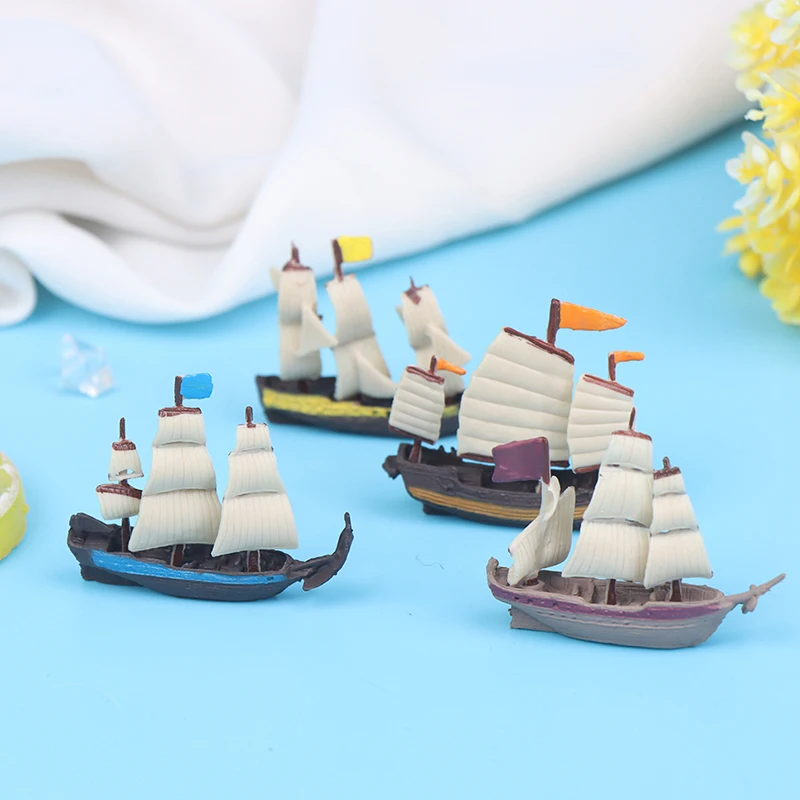 

1PC Miniature Model Mini Pirate Ship Sea Yacht Ocean Boat Decor Small Retro Triangular Sailboat Action Figure Toys