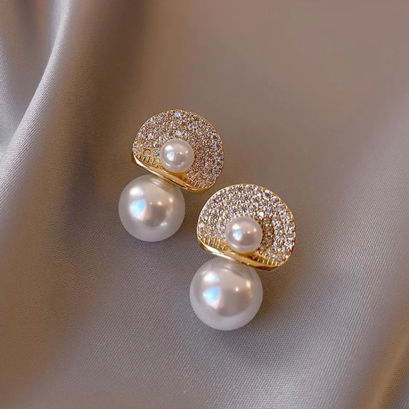 Korean Pearl Studs Senior Sense Fashion Earrings Temperament Small Fragrance Net Red Ear Accessories
Korean Pearl Studs Senior Sense Fashion Earrings Temperament Small Fragrance Net Red Ear Accessories