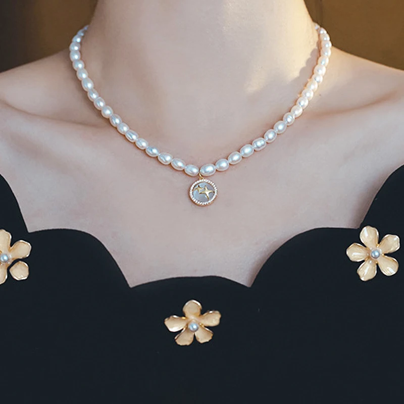 

Niche Design Natural Pearl Star Medal Pendant Necklace for Women Fashion Baroque Clavicle Chain Retro Collarbone Choker Jewelry
