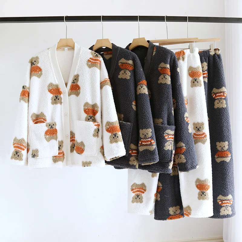 V-Neck Pajamas Winter Flannel Long Sleeve Cute Bear Pyjamas Suit Couple Plush Cardigan Sleep Suit Women Casual Nightwear
V-Neck Pajamas Winter Flannel Long Sleeve Cute Bear Pyjamas Suit Couple Plush Cardigan Sleep Suit Women Casual Nightwear