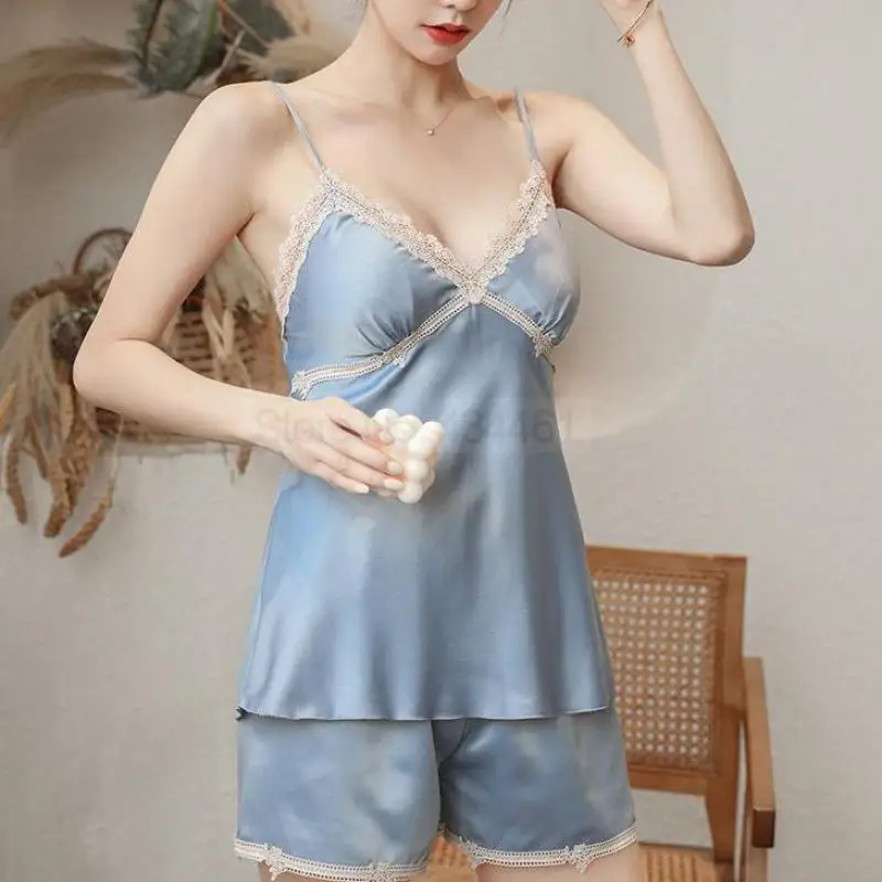 Summer Pajamas Women Rayon Suspender Sling&Shorts Set V-Neck Two-pieces Sleep Set With Bra Sexy Pyjamas Pour Femme Lounge Wear
Summer Pajamas Women Rayon Suspender Sling&Shorts Set V-Neck Two-pieces Sleep Set With Bra Sexy Pyjamas Pour Femme Lounge Wear